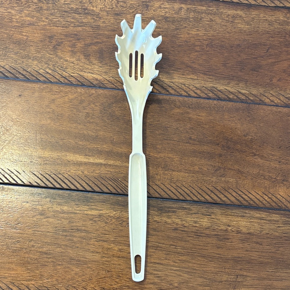 Vintage ECKO Almond nylon spaghetti serving utensil